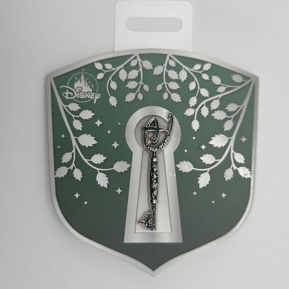 Disney Store Opening Ceremony Key Pin 2020 Exclusive Limited Edition Green - Picture 1 of 2